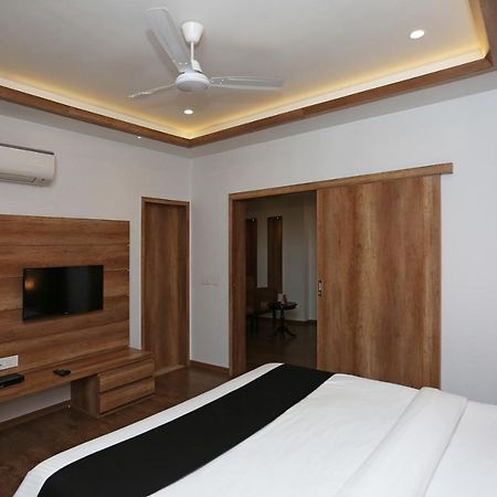 Hotel Yelchiko Váránaszi Kültér fotó