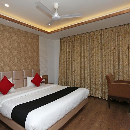 Hotel Yelchiko Váránaszi Kültér fotó