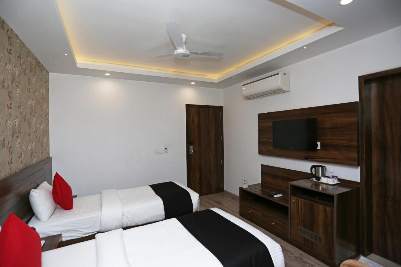 Hotel Yelchiko Váránaszi Kültér fotó