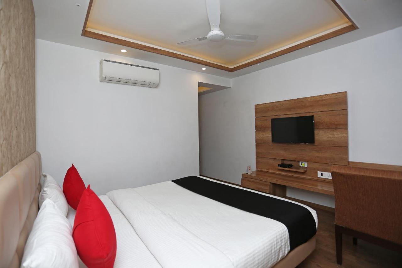 Hotel Yelchiko Váránaszi Kültér fotó