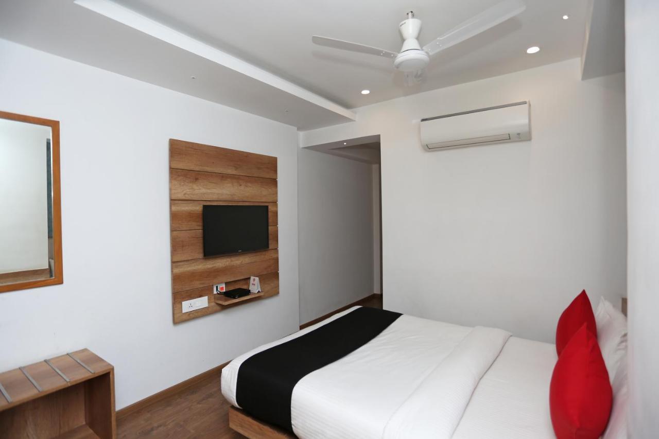 Hotel Yelchiko Váránaszi Kültér fotó