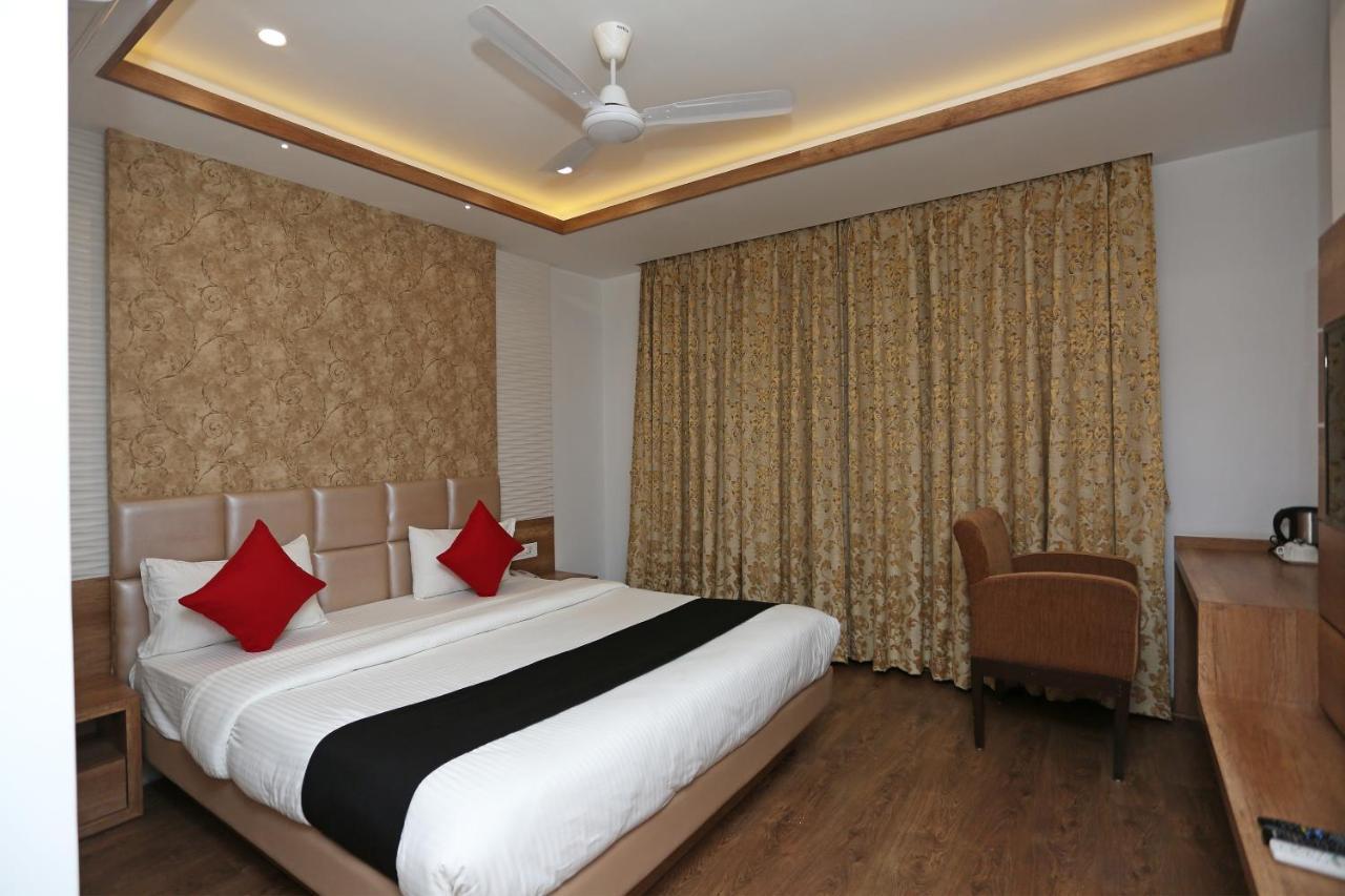 Hotel Yelchiko Váránaszi Kültér fotó
