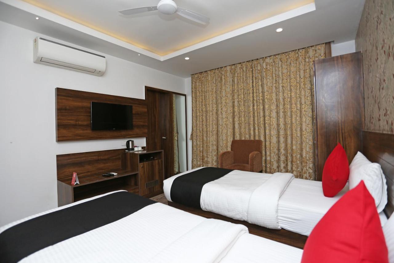Hotel Yelchiko Váránaszi Kültér fotó