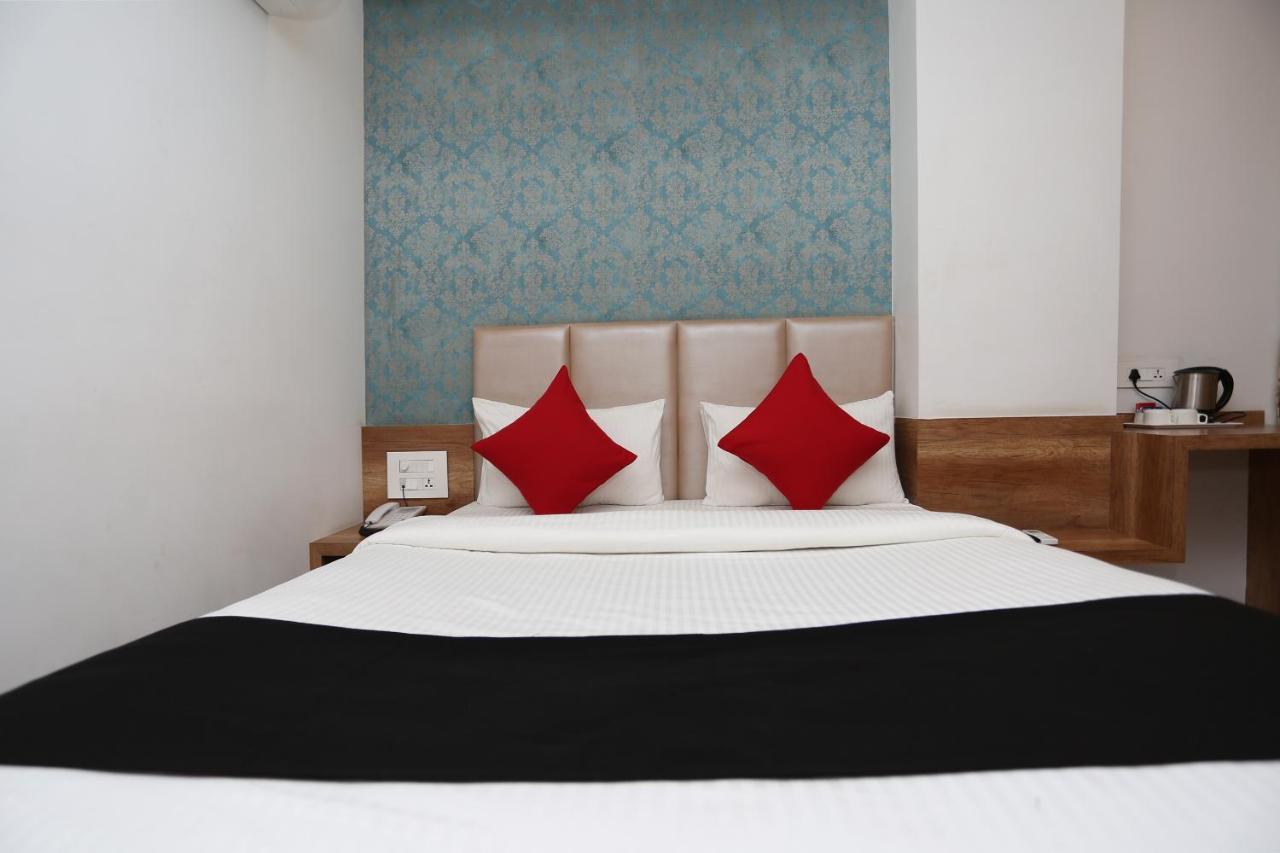 Hotel Yelchiko Váránaszi Kültér fotó