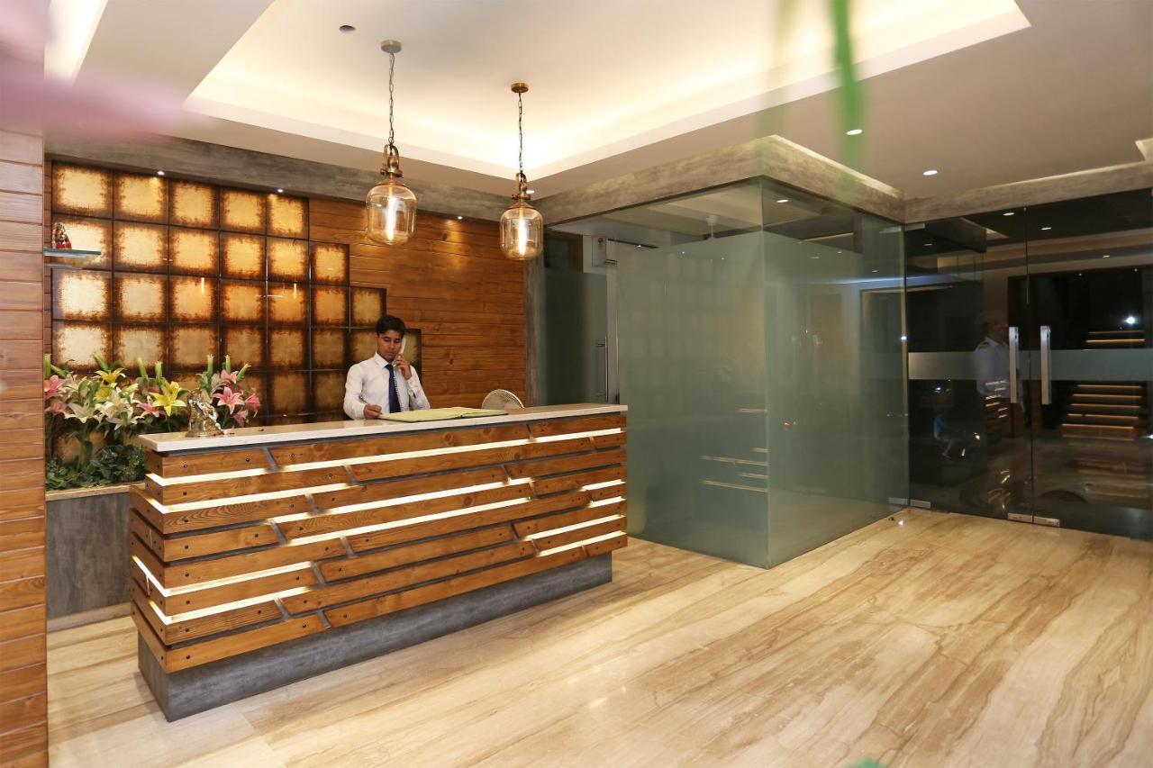 Hotel Yelchiko Váránaszi Kültér fotó