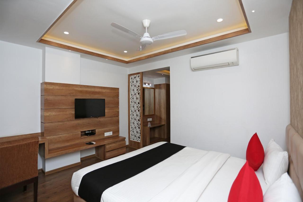 Hotel Yelchiko Váránaszi Kültér fotó