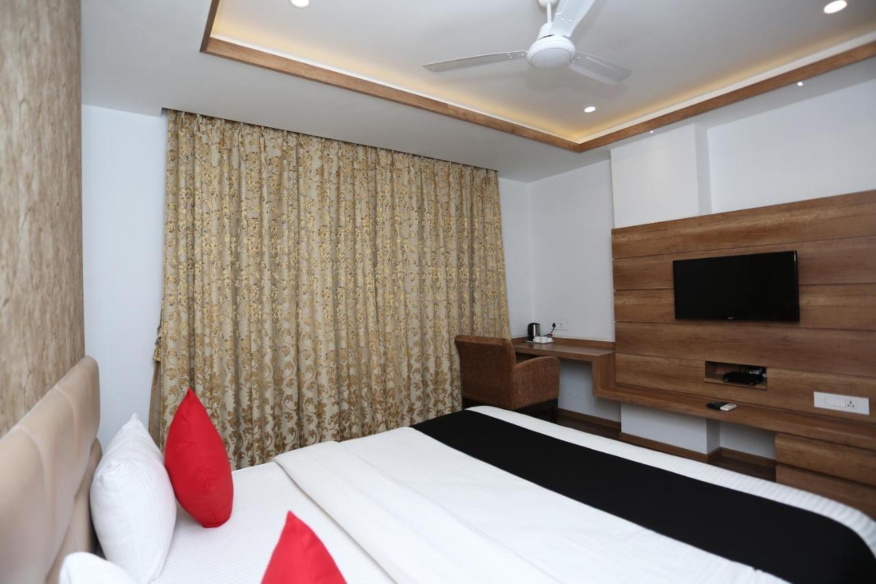 Hotel Yelchiko Váránaszi Kültér fotó