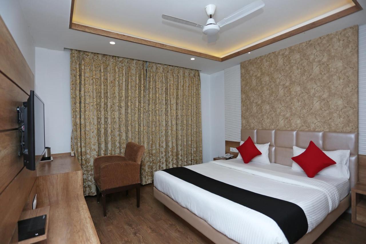 Hotel Yelchiko Váránaszi Kültér fotó